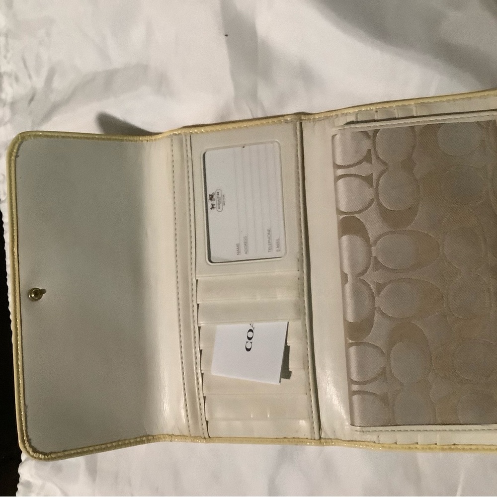 Coach Tan and Cream Signature Wallet - Picture 2 of 3